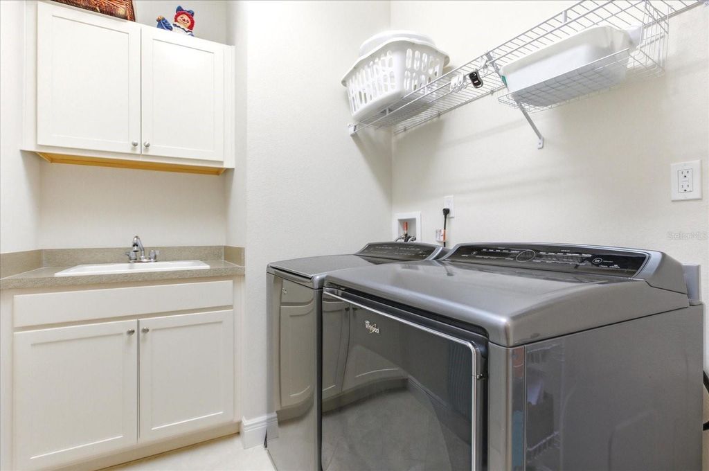 Image 27 of property listing at 911 VICTORIA HILLS DRIVE S, Deland, FL 32724