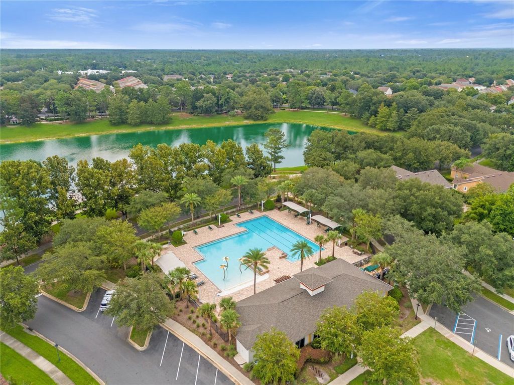 Image 32 of property listing at 911 VICTORIA HILLS DRIVE S, Deland, FL 32724