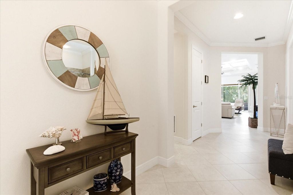 Image 6 of property listing at 911 VICTORIA HILLS DRIVE S, Deland, FL 32724