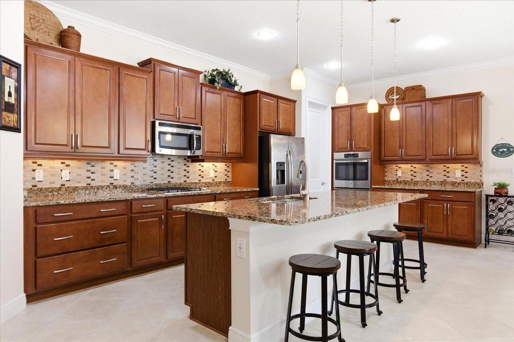 Image 8 of property listing at 911 VICTORIA HILLS DRIVE S, Deland, FL 32724