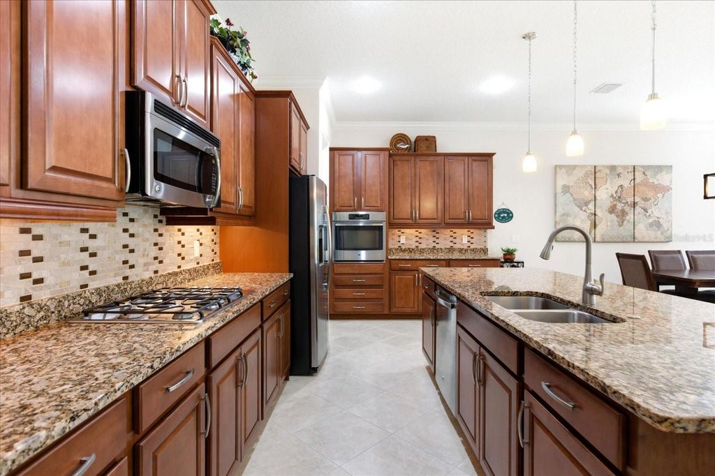 Image 9 of property listing at 911 VICTORIA HILLS DRIVE S, Deland, FL 32724