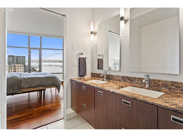 1310 Nw Naito Pkwy 1001, Portland, OR 97209