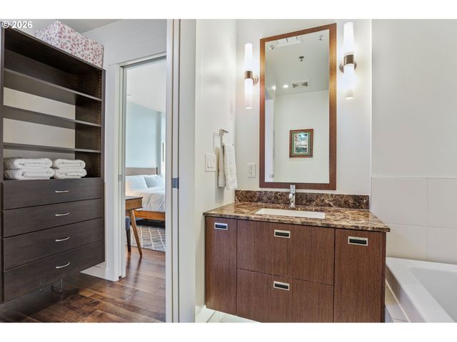 1310 Nw Naito Pkwy 1001, Portland, OR 97209