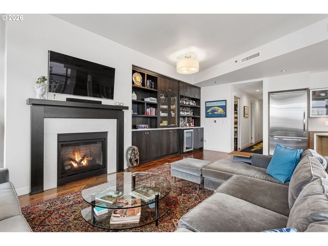 1310 Nw Naito Pkwy 1001, Portland, OR 97209