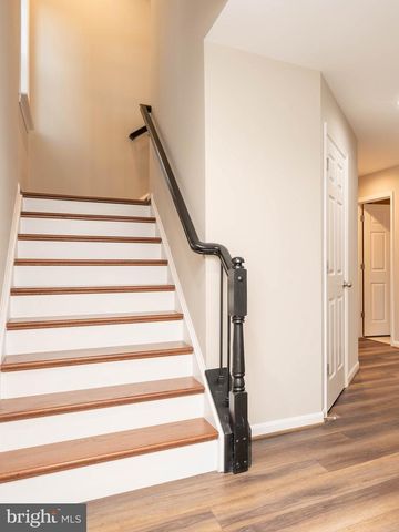 44125 EASTGATE VIEW DR, Chantilly, VA 20152