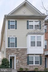 44125 EASTGATE VIEW DR, Chantilly, VA 20152
