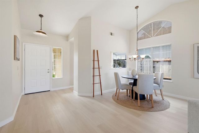 5611 Bolton Way, Rocklin, CA 95677