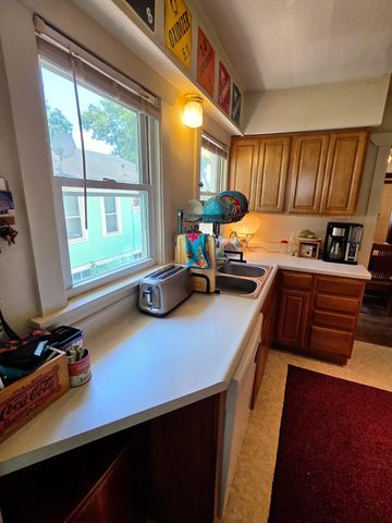 3315 5th Avenue, Des Moines, IA 50313