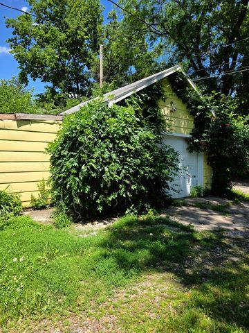 3315 5th Avenue, Des Moines, IA 50313