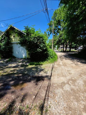 3315 5th Avenue, Des Moines, IA 50313