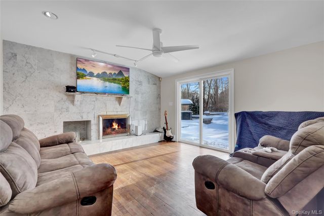 4 Halliday Road, Coram, NY 11727