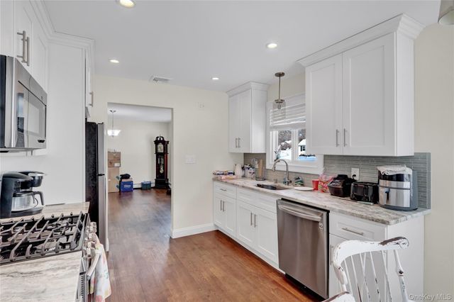 4 Halliday Road, Coram, NY 11727