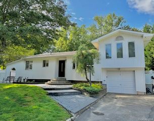 4 Halliday Road, Coram, NY 11727