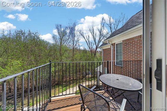 2854 Cottonwood Drive B, Waterford, MI 48328