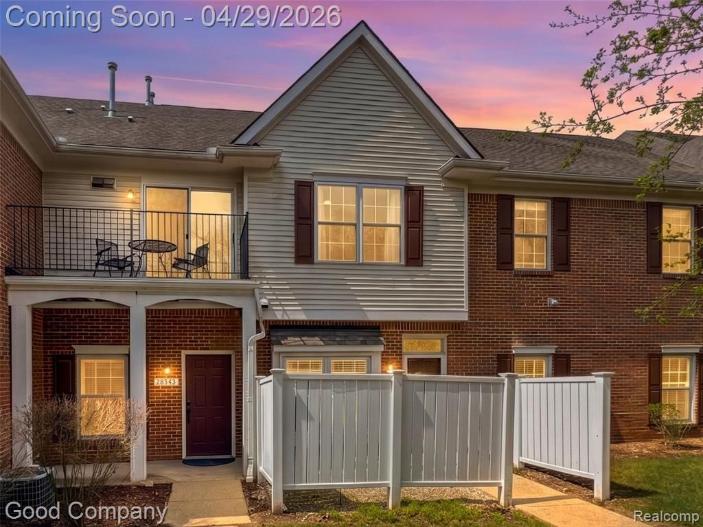 2854 Cottonwood Drive B, Waterford, MI 48328