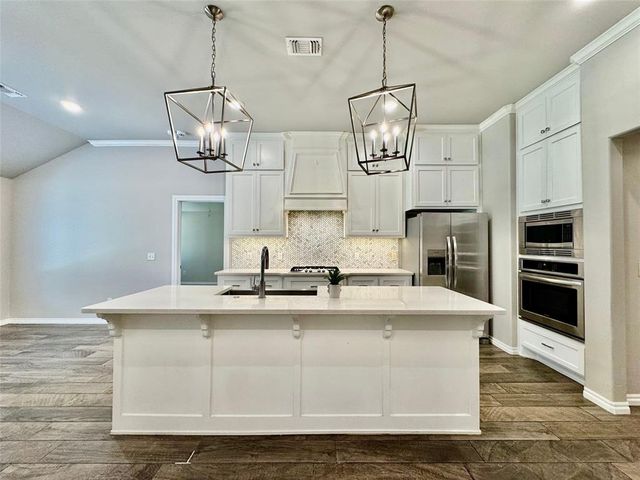 804 E Barajas Terrace, Mustang, OK 73064