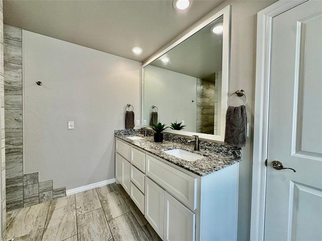 804 E Barajas Terrace, Mustang, OK 73064