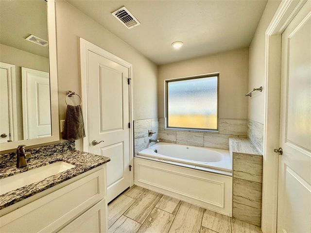 804 E Barajas Terrace, Mustang, OK 73064