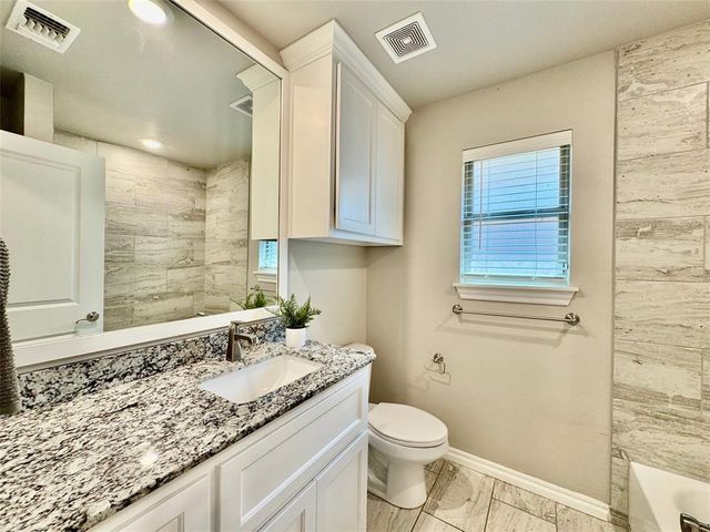 804 E Barajas Terrace, Mustang, OK 73064