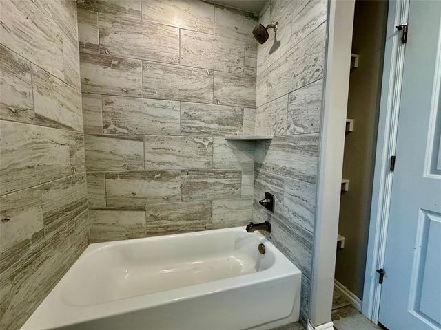 804 E Barajas Terrace, Mustang, OK 73064