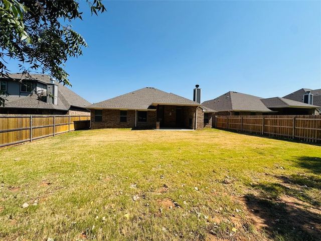804 E Barajas Terrace, Mustang, OK 73064