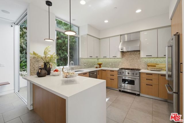 853 21st Street 104, Santa Monica, CA 90403