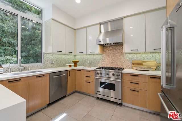 853 21st Street 104, Santa Monica, CA 90403