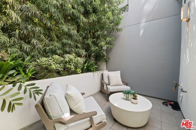 853 21st Street 104, Santa Monica, CA 90403