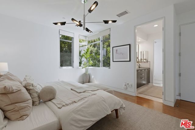 853 21st Street 104, Santa Monica, CA 90403