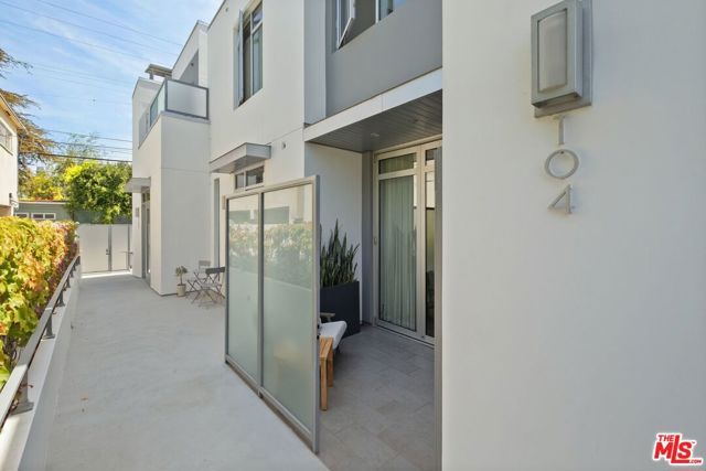 853 21st Street 104, Santa Monica, CA 90403