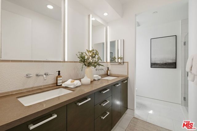 853 21st Street 104, Santa Monica, CA 90403