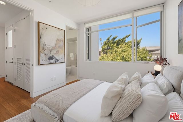 853 21st Street 104, Santa Monica, CA 90403