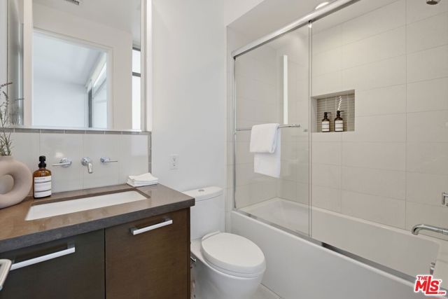 853 21st Street 104, Santa Monica, CA 90403