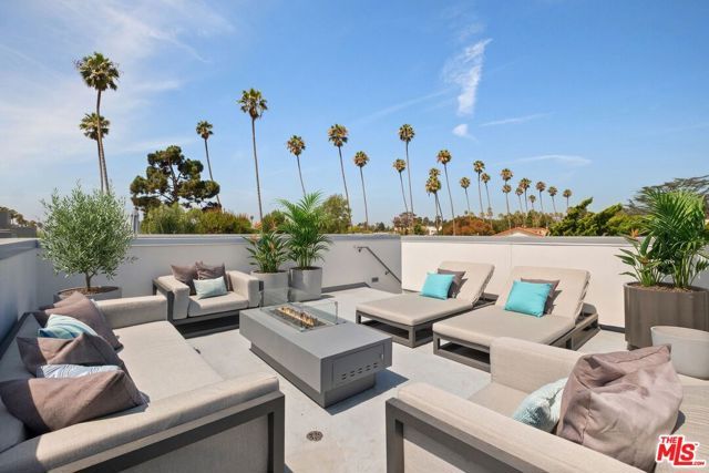 853 21st Street 104, Santa Monica, CA 90403