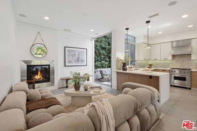 853 21st Street 104, Santa Monica, CA 90403