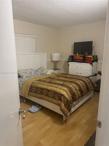 8625 NW 8th St 310, Miami, FL 33126