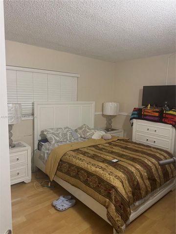 8625 NW 8th St 310, Miami, FL 33126