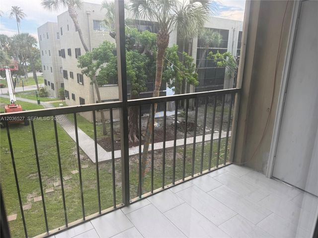 8625 NW 8th St 310, Miami, FL 33126