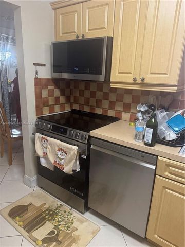 8625 NW 8th St 310, Miami, FL 33126