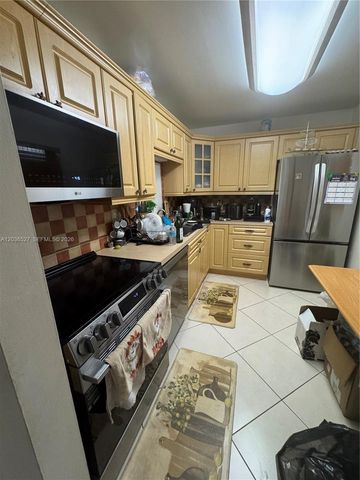 8625 NW 8th St 310, Miami, FL 33126