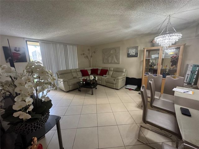 8625 NW 8th St 310, Miami, FL 33126