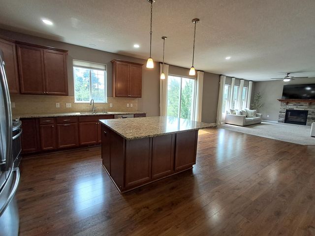 6483 102nd Avenue N, Brooklyn Park, MN 55445