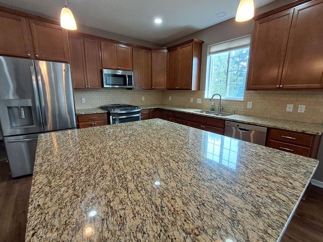 6483 102nd Avenue N, Brooklyn Park, MN 55445