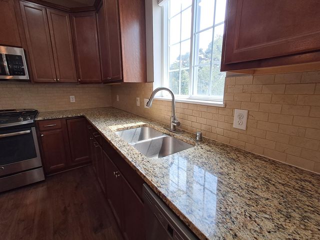6483 102nd Avenue N, Brooklyn Park, MN 55445