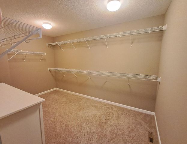 6483 102nd Avenue N, Brooklyn Park, MN 55445