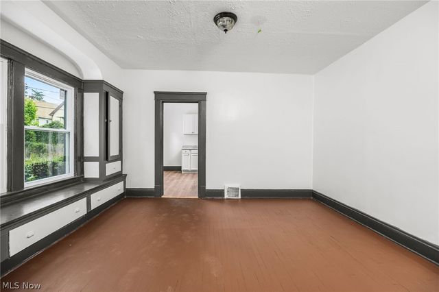 6704 Owosso Avenue, Cleveland, OH 44105