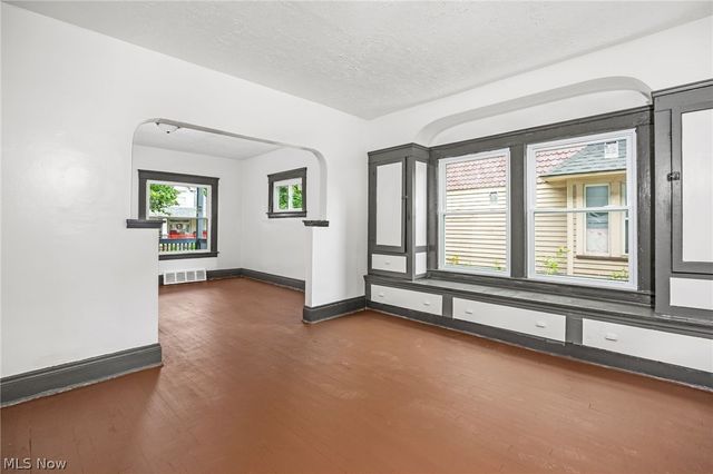 6704 Owosso Avenue, Cleveland, OH 44105