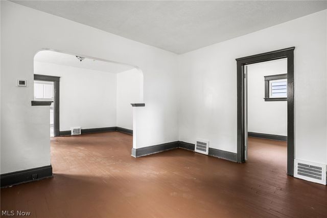6704 Owosso Avenue, Cleveland, OH 44105