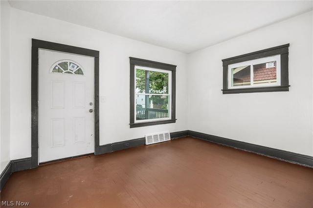 6704 Owosso Avenue, Cleveland, OH 44105