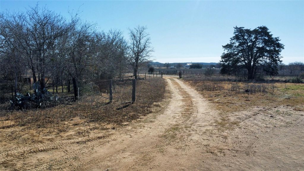5633 Tenney Creek RD, Luling, TX 78648